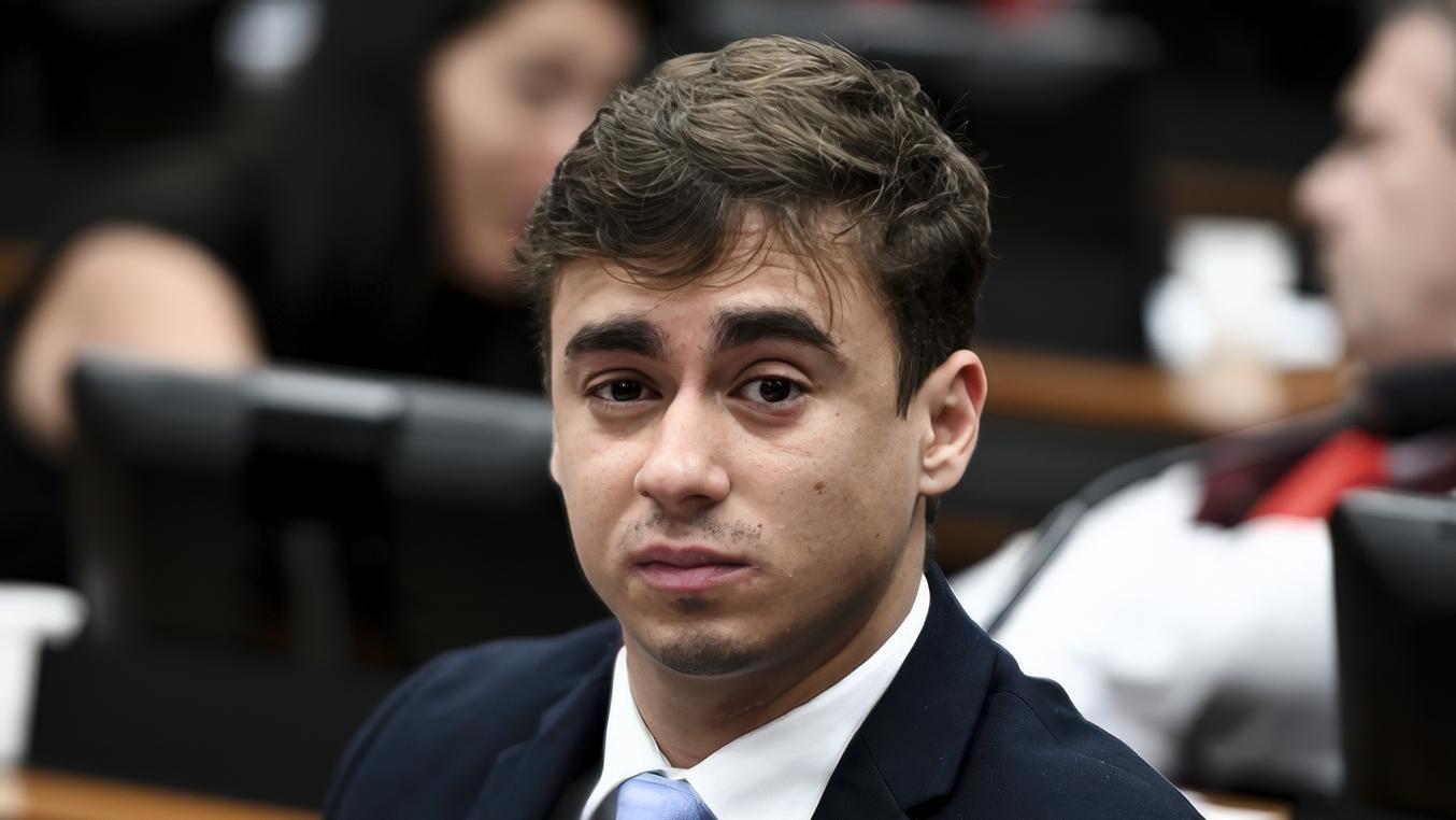 "Patético", diz Nikolas após Moraes pedir explicação sobre uso de celular