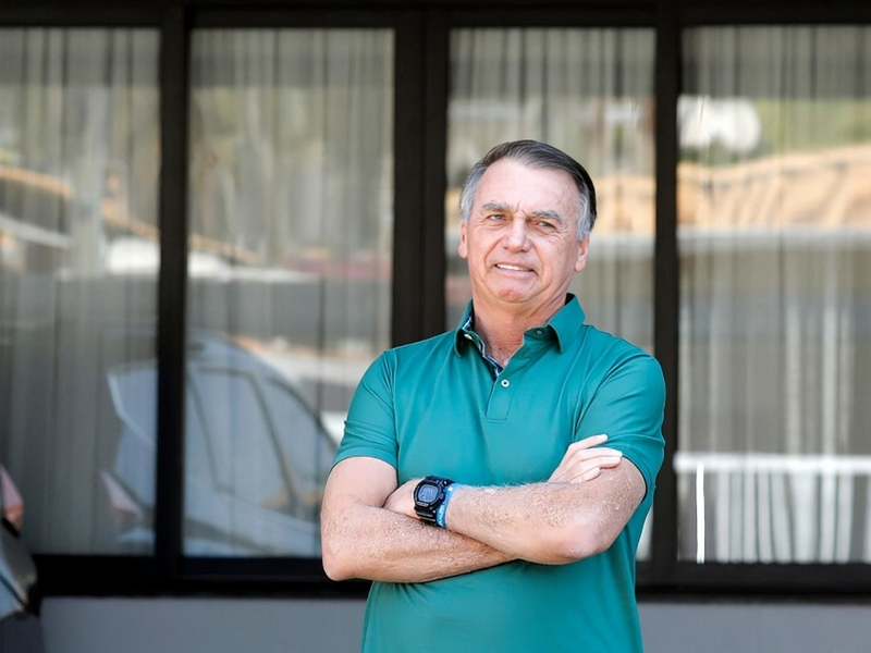 Bolsonaro pede autorização de Moraes para reduzir a pena da trama golpista lendo livros